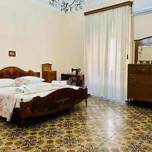 zu-pippos-hause.catania-hotels.net/